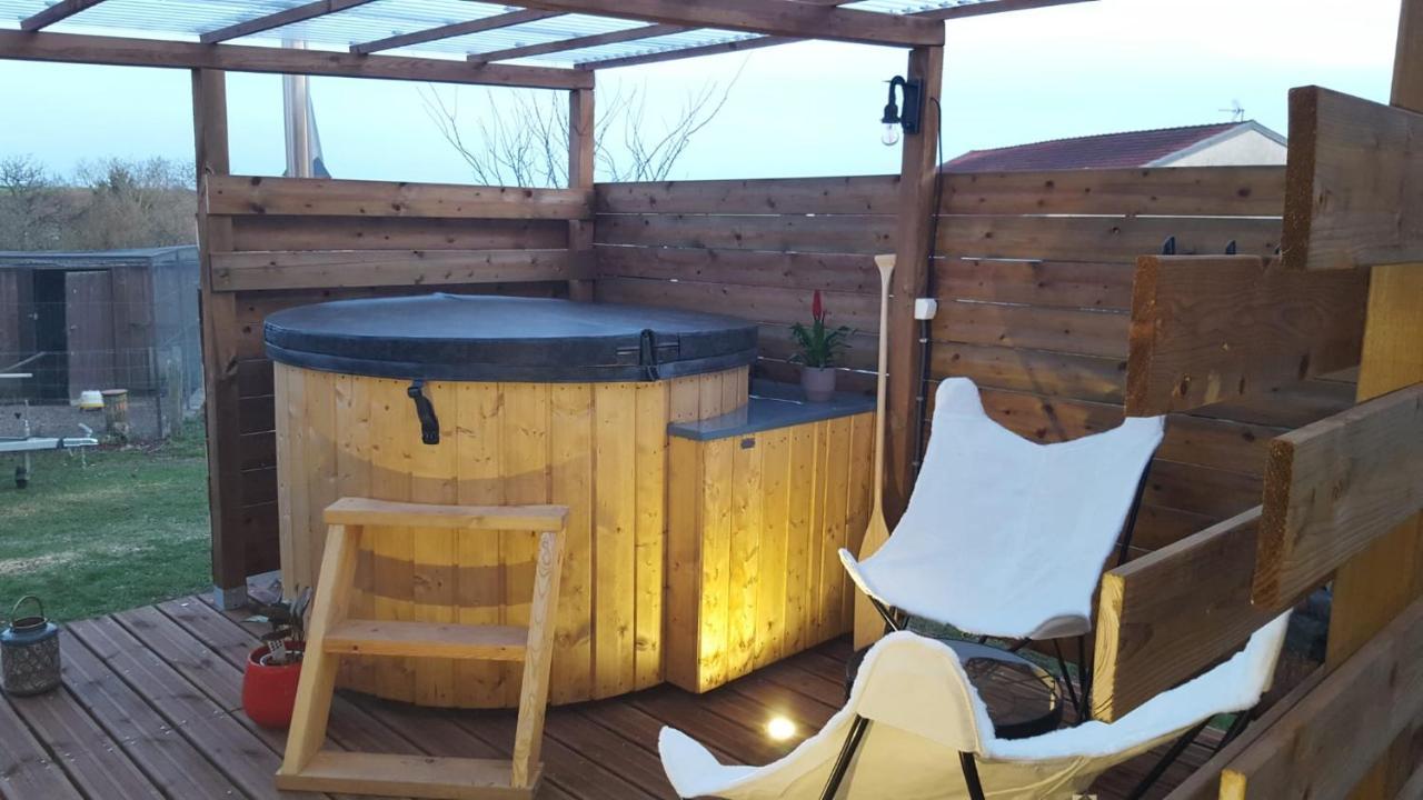 Gasthaus La Roulotte Des Amish & Bain Nordique A Remous Jacuzzi Mattexey Exterior foto